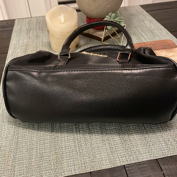 Fashion Black Hand Bag - Picture 2 of 4